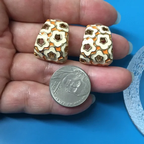 🖤ST.JOHN RARE clip on earrings